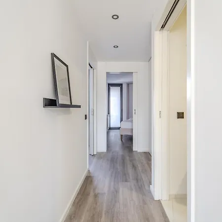 The Locomotive Flat By House And People Брага