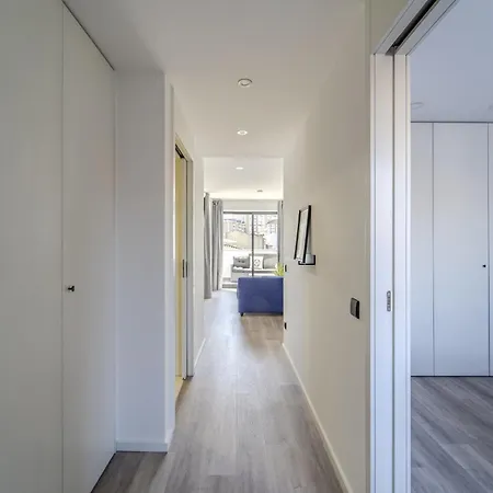 The Locomotive Flat By House And People Apartmán