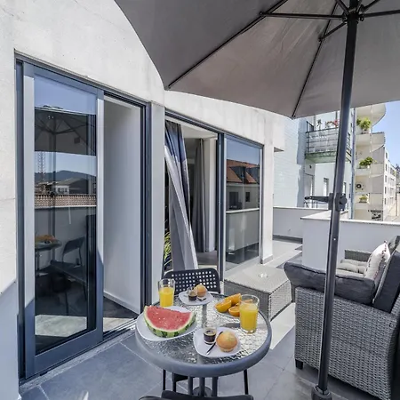 The Locomotive Flat By House And People Апартаменты