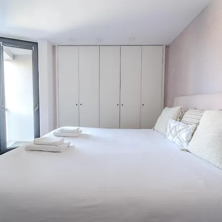 The Locomotive Flat By House And People Apartmán