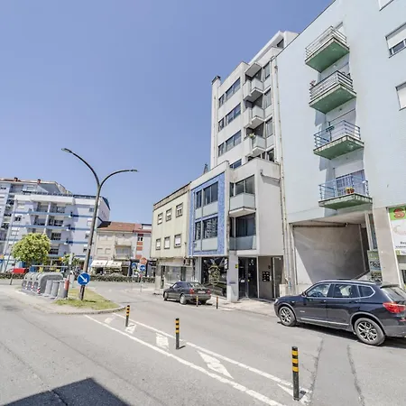 The Locomotive Flat By House And People Apartmán Braga