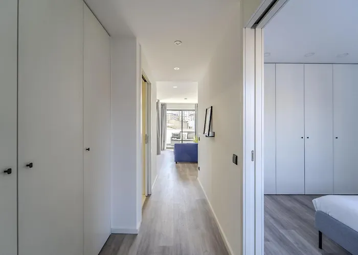 The Locomotive Flat By House And People Appartement