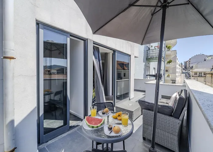 The Locomotive Flat By House And People Appartement