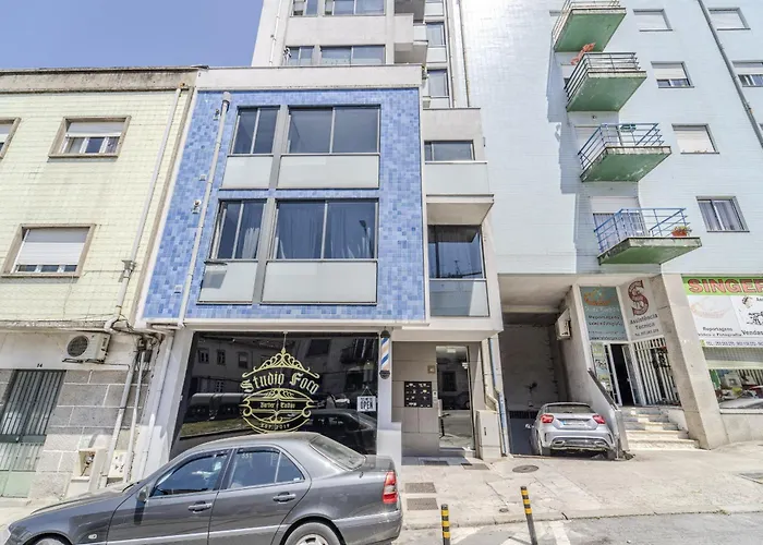 The Locomotive Flat By House And People Appartement *